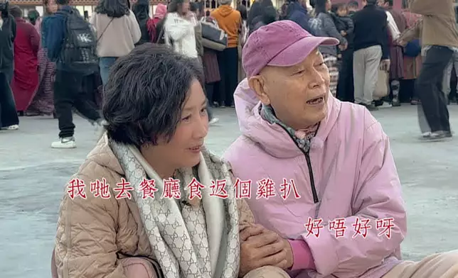 有邊個估到阿姐其實連就咁坐喺條街都唔介意吖。