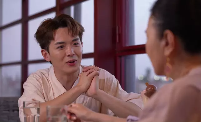 阮浩棕席間一再展示對阿姐專業精神嘅佩服。