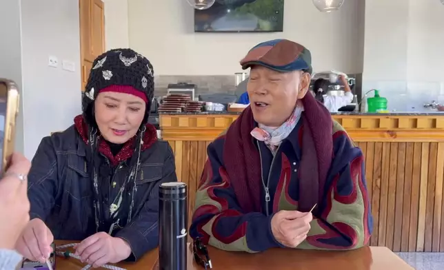 餵食蛋糕呢Part甜蜜得嚟又酸酸地，有趣。