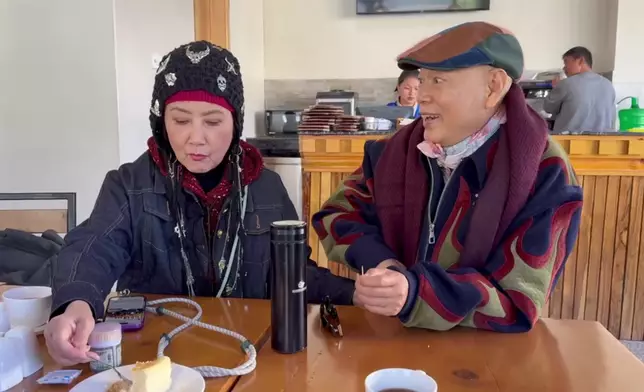 餵食蛋糕呢Part甜蜜得嚟又酸酸地，有趣。