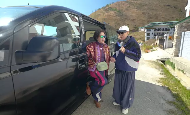 家姐哥對阿姐真係照顧周到架。