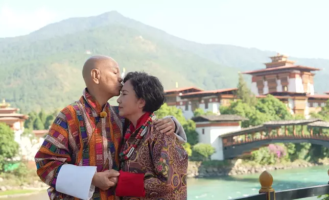 呢吓錫錫都有花臣嘢，就係阿姐係忍唔住笑嘅，大家真係要睇節目。