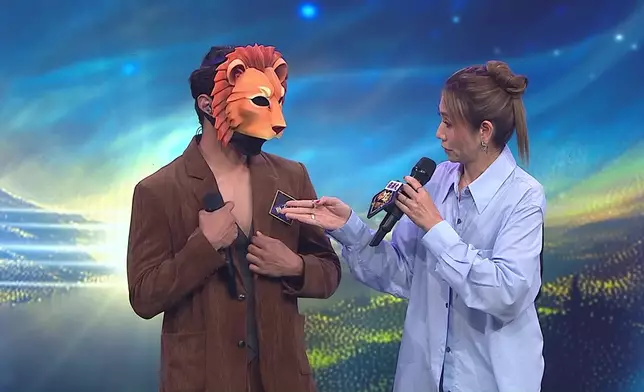 持車婉婉亦笑言：咁多位Artists，你最襯個面罩，你個啲肌肉，你見唔見到個Deep V啊？你頭先誰來愛我，個呼吸見到胸肌個滾動。