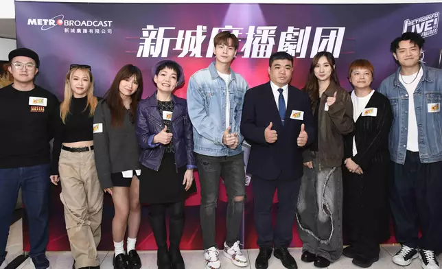 安俊豪、鍾柔美、黎展峯、林芊瑩、釗彤出席新城廣播劇團《生成式戀愛》記者會。