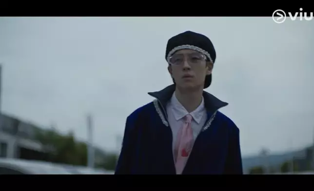 李帝勳飾演的金道奇深入調查二手車詐騙集團。Viu提供圖片