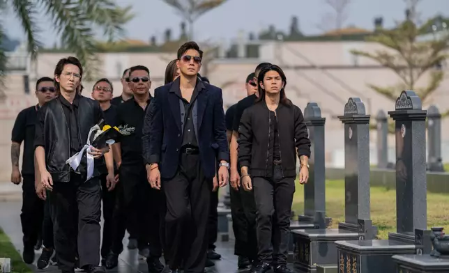 黎諾懿今次在劇中則是飾演默默守護Ali的黑幫大哥「漢哥」。