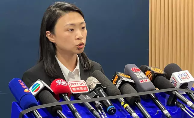 元朗警區刑事調查總督察冼珈瑤會見傳媒。