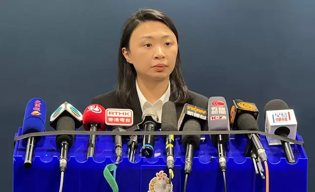 元朗警區刑事調查總督察冼珈瑤會見傳媒。