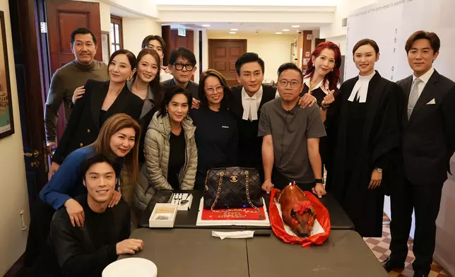 同劇演員譚俊彥、丁子朗、女主角朱茵、蔡少芬、王丹妮、鄭希怡及高層樂易玲齊到賀。