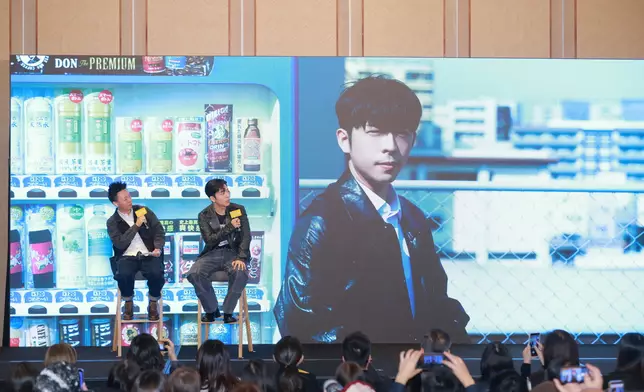 Edan自嘲劇髮型被大風吹亂。