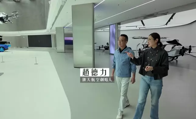 Janis拜訪匯天航空創始人趙德力。