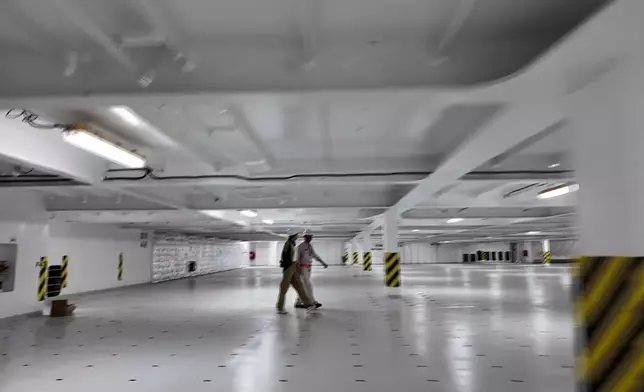 Janis去到廈門的造船廠，戴上安全裝備走進船廠，直擊中國汽車運輸船出口量如何成為全球第一。