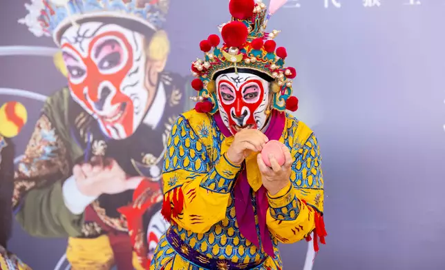 「京劇大師」兼第一代美猴王朱陸豪老師