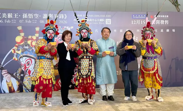 左起：第二代美猴王徐挺芳、 趨勢教育基金會執行長陳怡蓁女士、 「京劇大師」兼第一代美猴王朱陸豪老師、 智行基金會創辦人及主席杜聰先生、 宣傳及推廣顧問陳善之先生、 第三代美猴王秦朗