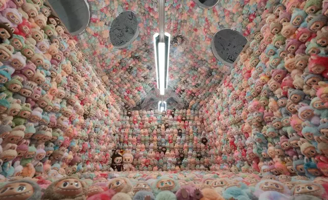 互動打卡區放滿LABUBU公仔，將整個空間變成精靈宇宙。