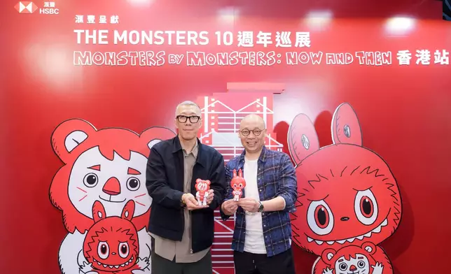 （左至右）THE MONSTERS作家龍家昇與滙豐香港區市場策劃主管岑卓耀