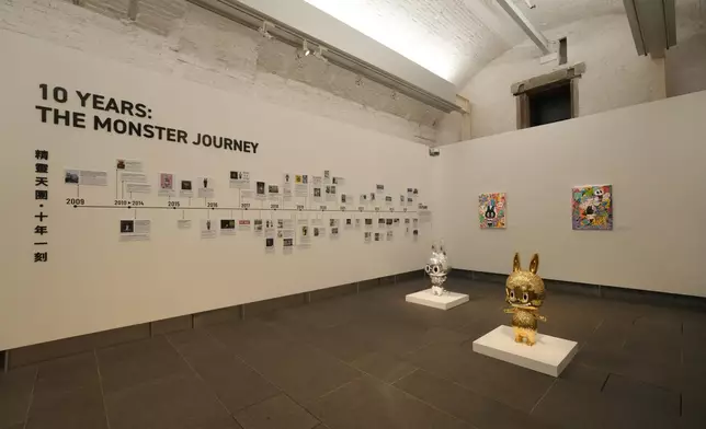 歷程與真跡作品展區完整公開THE MONSTERS 10年脈絡，由親筆畫作和大型雕塑 呈現龍家昇對藝術的展現和對世界的觀察與看法。