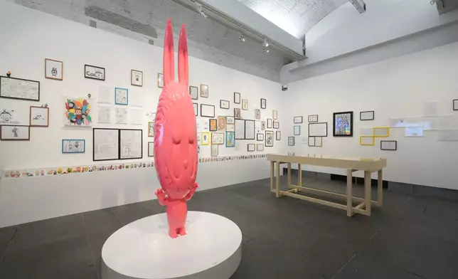 手稿展區展出多幅珍貴手稿，記錄龍家昇每個靈感和構思。