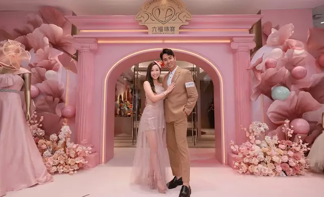 黃美棋與拍拖11年的男友鍾健威於去年拉埋天窗。