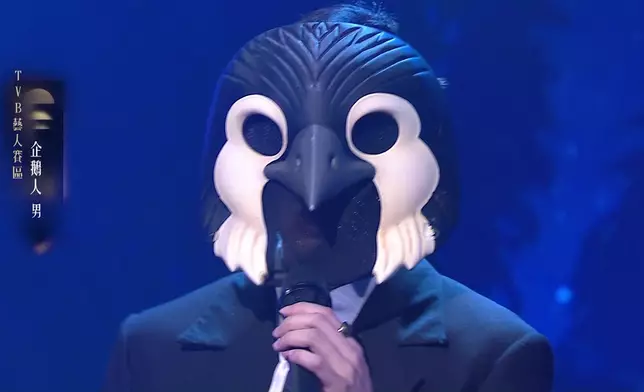 今集焦點，「企鵝人」演唱《Touch》。