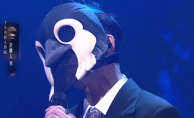 今集焦點，「企鵝人」演唱《Touch》。