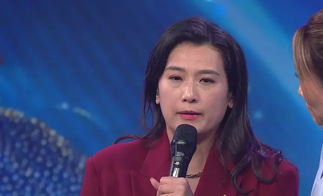 當揭曉面罩時原來是葉凱茵（Fanny）。