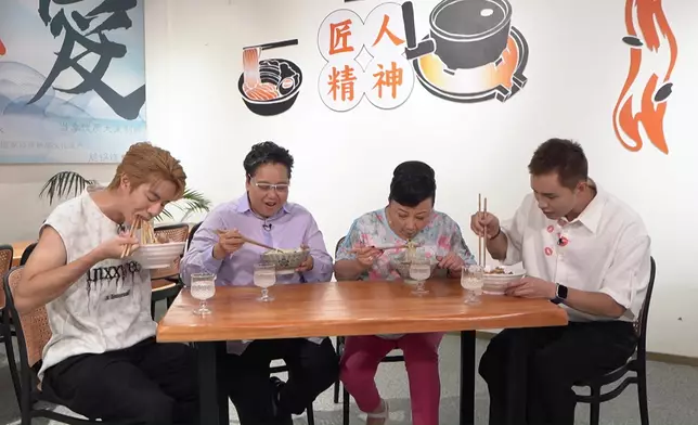 其後更品嚐桂林米粉。