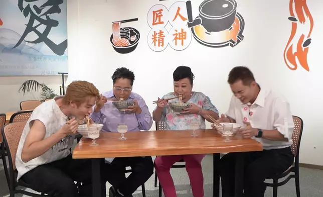 何廣沛與林正峰即場「鬥雪」，結果林正峰「濁親」，全場爆笑。