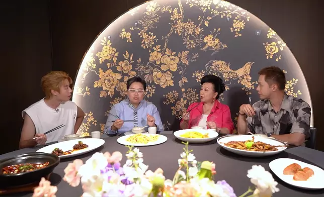 更品嚐「桂花宴」，菜式豐富包括：桂花羹、桂花糖排、酥炸灕江小河蝦、招牌桂花鹽水雞及桂花糖藕等。