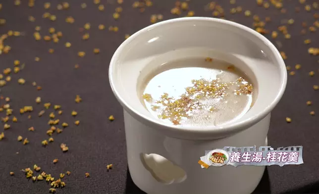 更品嚐「桂花宴」，菜式豐富包括：桂花羹、桂花糖排、酥炸灕江小河蝦、招牌桂花鹽水雞及桂花糖藕等。