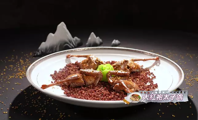 更品嚐「桂花宴」，菜式豐富包括：桂花羹、桂花糖排、酥炸灕江小河蝦、招牌桂花鹽水雞及桂花糖藕等。