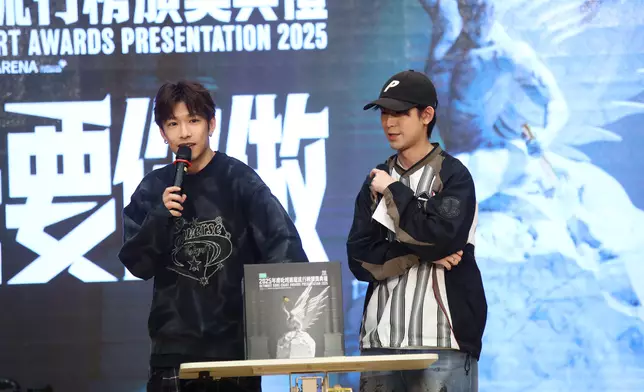 洪嘉豪化身「難題諮詢師」為同學解答難題，分享其歌手路上所遇到的挑戰，向學生分享如何透過努力提升自己，跨越不同的難關。