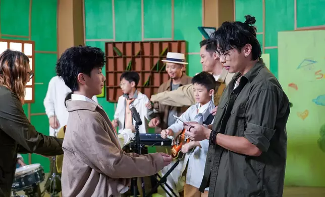 Van收到小朋友的信。