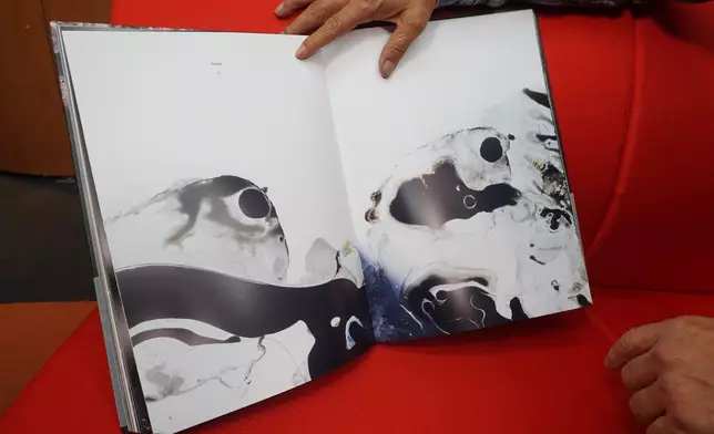 個人攝影展暨攝影集以花藝術比喻香港生命力。