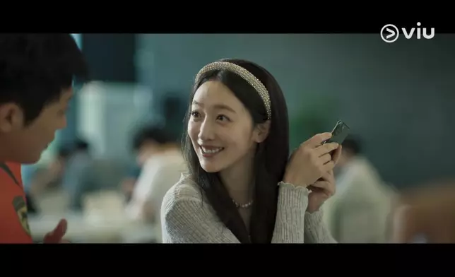 表藝珍化身校園女神。Viu提供圖片