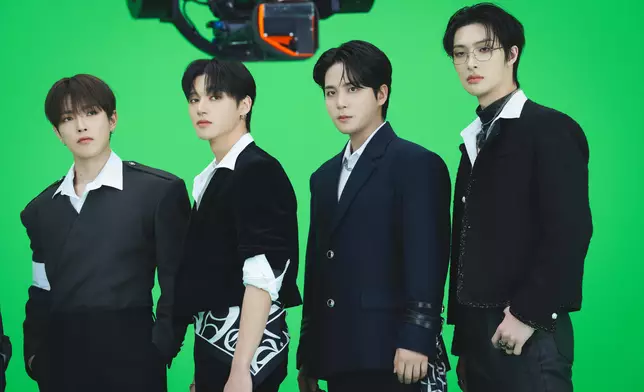 《ATEEZ VR CONCERT : LIGHT THE WAY》