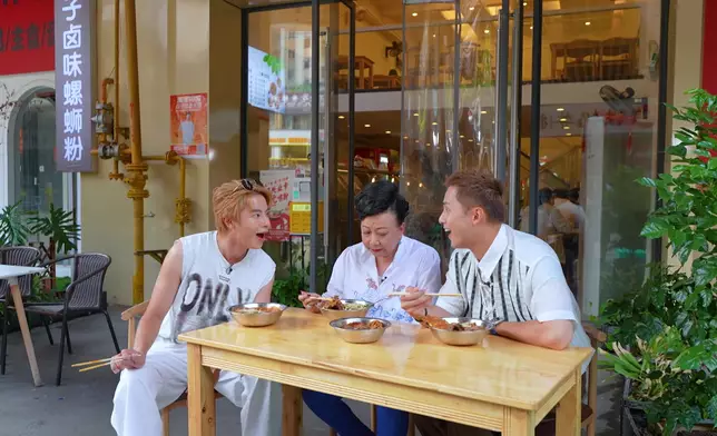 品嚐桂林Style螺螄粉。