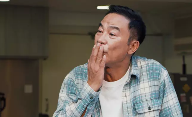 溫柔微笑係任達華喺劇中招牌，亦都好體貼，確保珍妹唔會難堪。