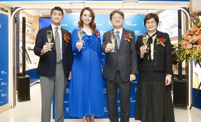 新店以藍白木系設計，提供健康測試及諮詢服務，讓顧客了解骨質及心血管狀況。