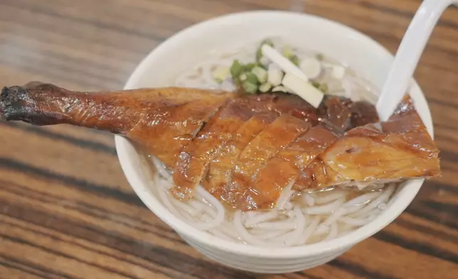 西環名物之一的燒鵝髀瀨粉。