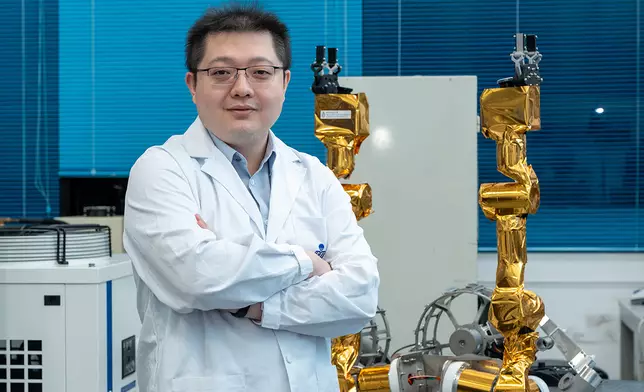 在月球表面作業時，機械人需要具備超靈巧的操控能力，而這正是段默龍教授負責的核心環節。科大提供圖片