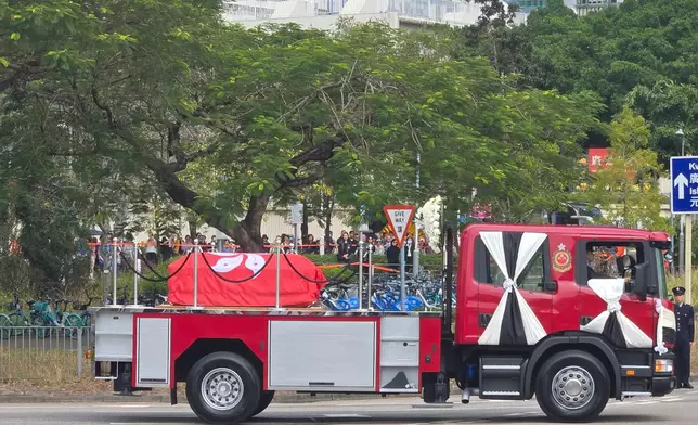 何偉豪靈車在宏福苑舉行路祭。巴士的報記者攝