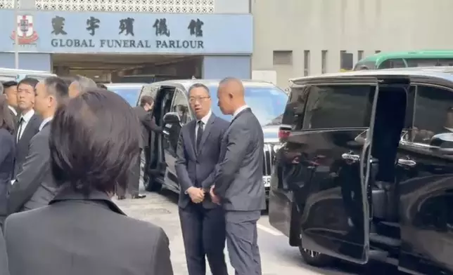 何偉豪舉殯，律政司司長林定國到靈堂致哀。巴士的報記者攝