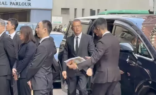 何偉豪舉殯，陳茂波到靈堂致哀。巴士的報記者攝