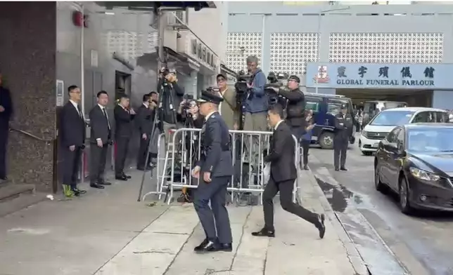 何偉豪舉殯，周一鳴到靈堂致哀。巴士的報記者攝