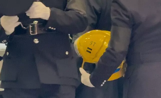 何偉豪舉殯，現場有同袍帶來相信是屬於何偉豪的頭盔。巴士的報記者攝