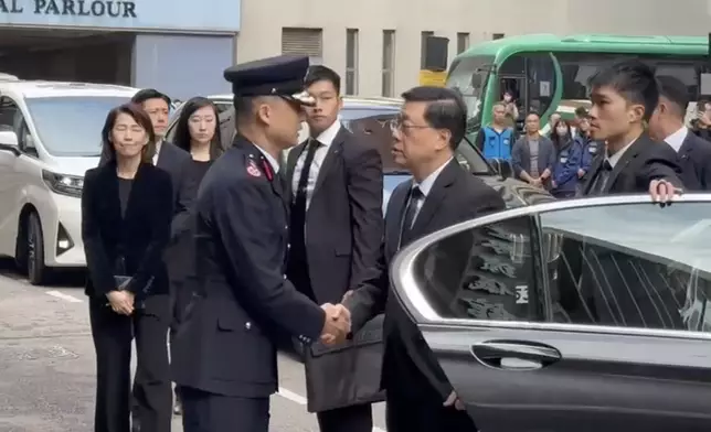 何偉豪舉殯，行政長官李家超到靈堂致哀。巴士的報記者攝