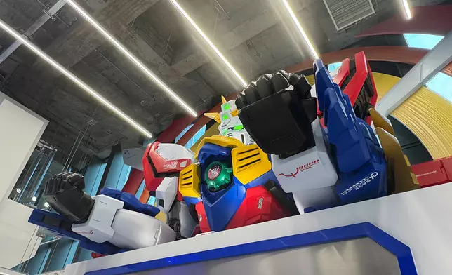 1:2 巨型「神高達」（God Gundam）半身立像。巴士的報記者攝