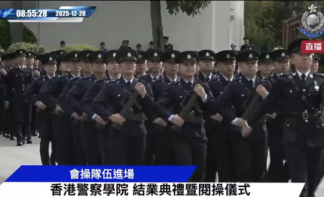 警察學院舉行結業會操，由警務處副處長葉雲龍擔任檢閱官。fb視頻截圖