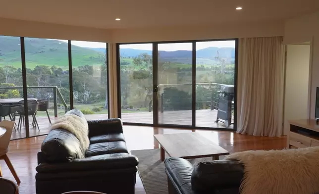 Christy今次嘅旅程其中一站住喺獲獎農莊入面嘅酒店。